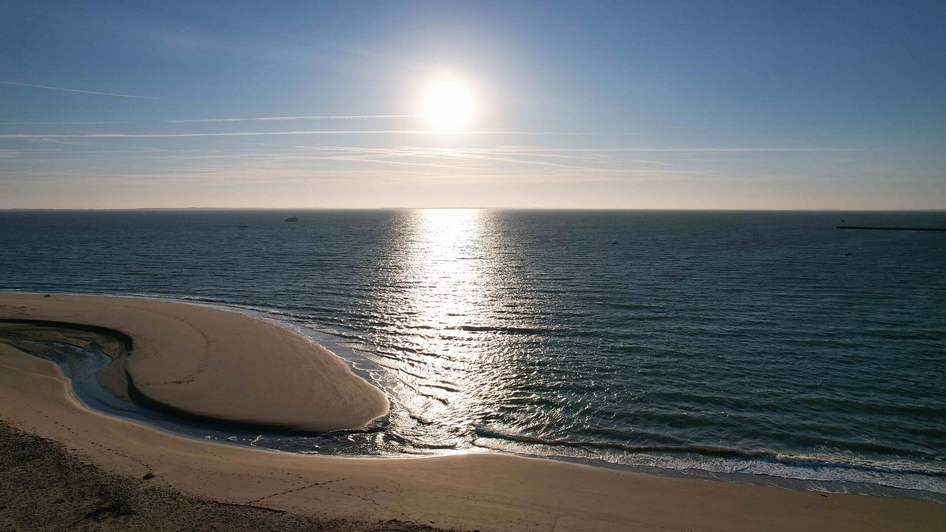 Lever de soleil sur l'Océan Atlantique à Boyardville sur l'île d'Oléron